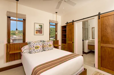 Luxury Villa Photo #17