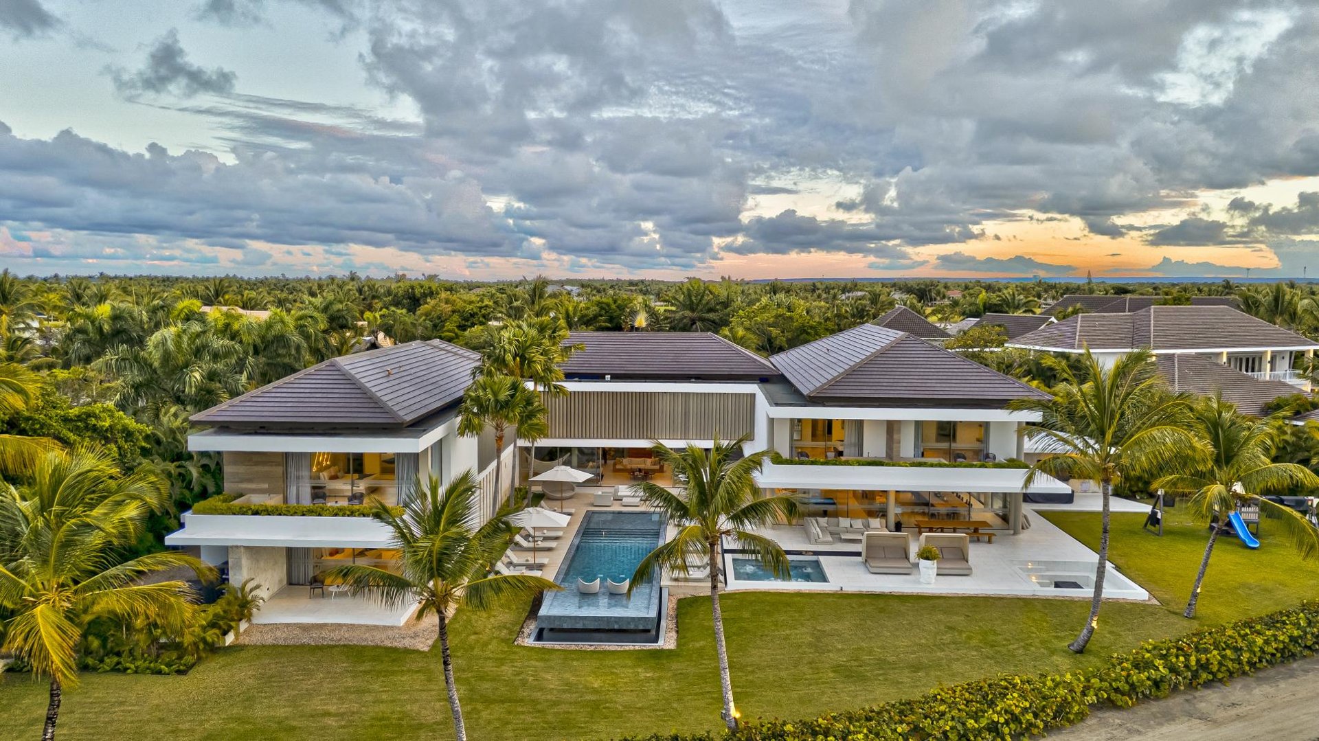Royale Estate - 1