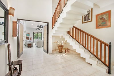 Luxury Villa Photo #28
