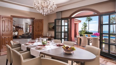 Luxury Villa Photo #14