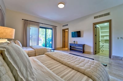 Luxury Villa Photo #22