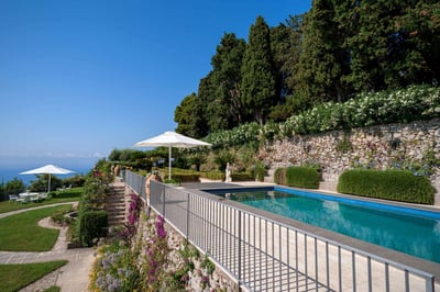 Luxury Villa Photo #11