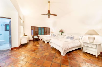 Luxury Villa Photo #30