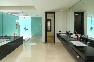 Luxury Villa Photo #32