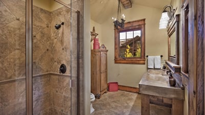 Queen 2 ensuite