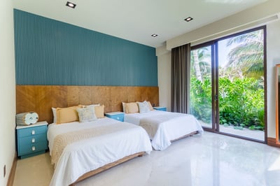 Luxury Villa Photo #17