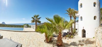 Luxury Villa Photo #2