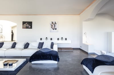 Luxury Villa Photo #9