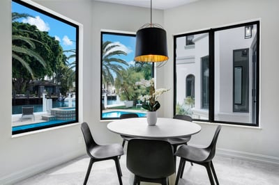 Luxury Villa Photo #30