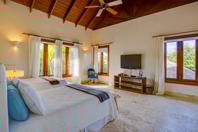 Luxury Villa Photo #45