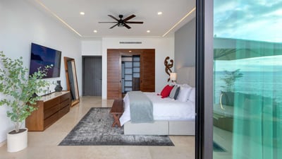 Luxury Villa Photo #60