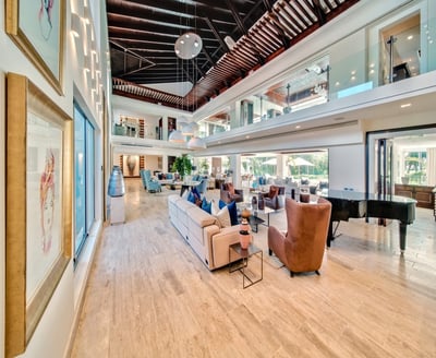 Luxury Villa Photo #5