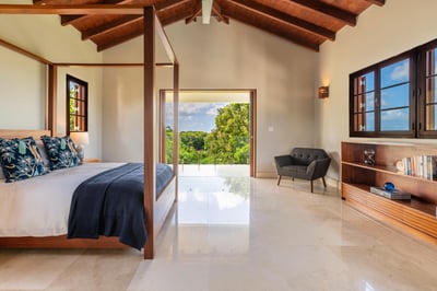 Luxury Villa Photo #24