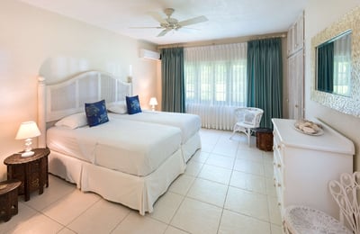 Luxury Villa Photo #6