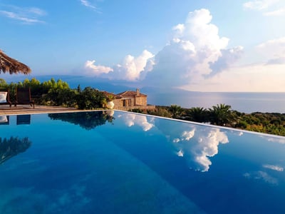 Luxury Villa Photo #4