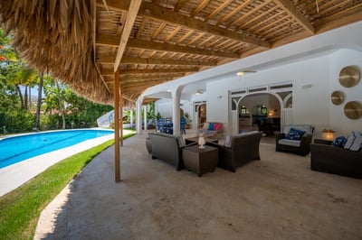 Luxury Villa Photo #6