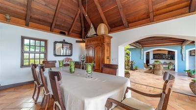 Kitchen & Dining Area