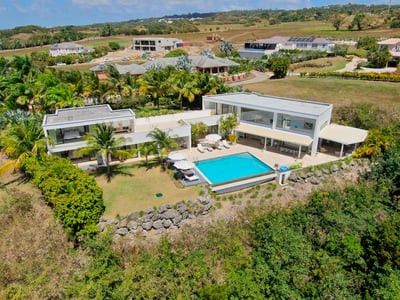 Luxury Villa Photo #3