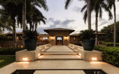 Luxury Villa Photo #18
