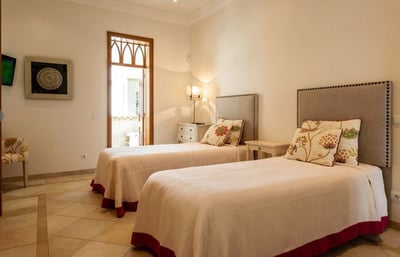 Luxury Villa Photo #23