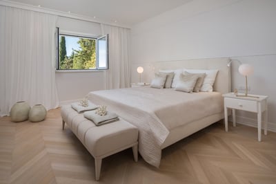Luxury Villa Photo #32