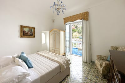 Luxury Villa Photo #32