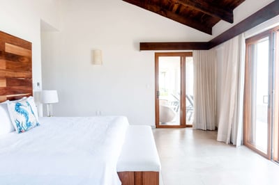 Luxury Villa Photo #24
