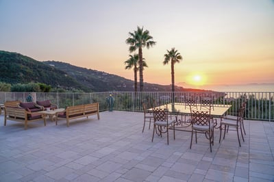 Luxury Villa Photo #6