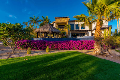 Luxury Villa Photo #15
