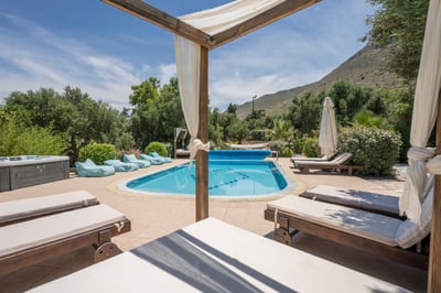 Luxury Villa Photo #6