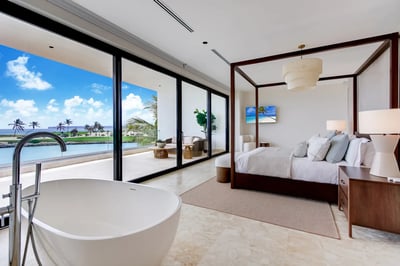 Luxury Villa Photo #26