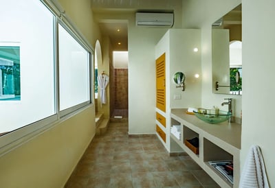 Luxury Villa Photo #26