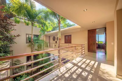 Luxury Villa Photo #9