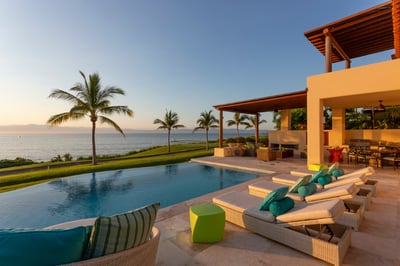 Luxury Villa Photo #3