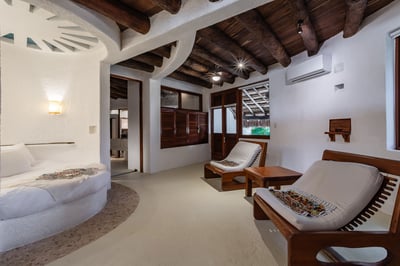 Luxury Villa Photo #23