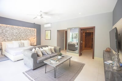 Luxury Villa Photo #19