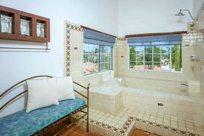 Luxury Villa Photo #22