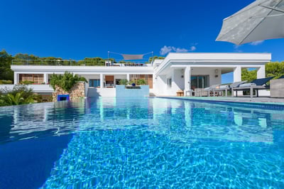 Luxury Villa Photo #3