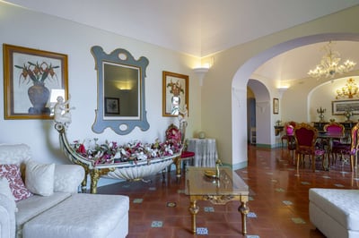 Luxury Villa Photo #26