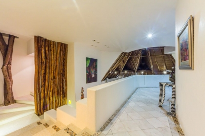 Luxury Villa Photo #25