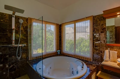 Luxury Villa Photo #24