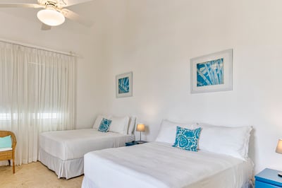 Luxury Villa Photo #26