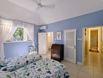 Luxury Villa Photo #16