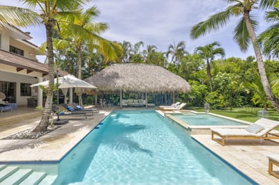 Luxury Villa Photo #9