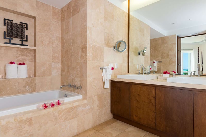 Oceanfront Luxury 3 BDM Suite