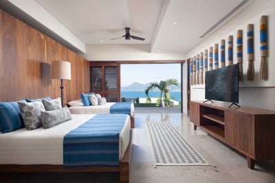 Luxury Villa Photo #32
