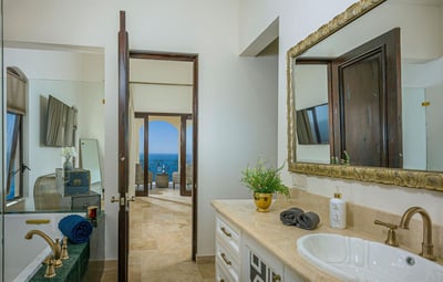 Luxury Villa Photo #27