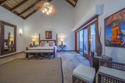 Luxury Villa Photo #17