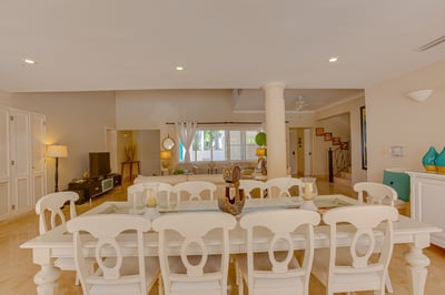 Luxury Villa Photo #13