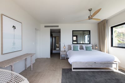 Luxury Villa Photo #35